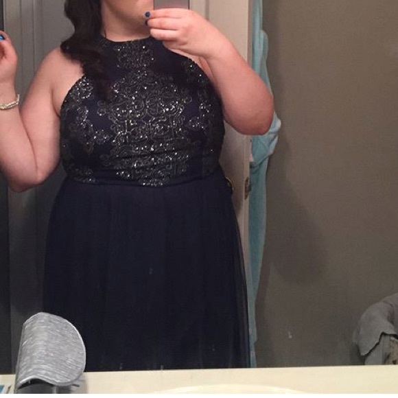 SIZE 16, NEVER ALTERED! - Picture 2 of 4